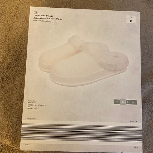 Clogs - Picture 7 of 9